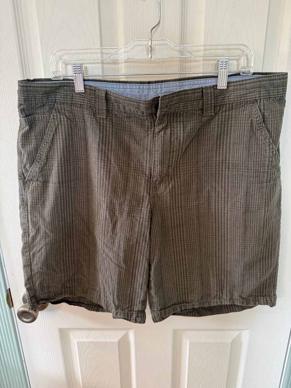 Columbia Men's Flat Front Brown Stripe Shorts